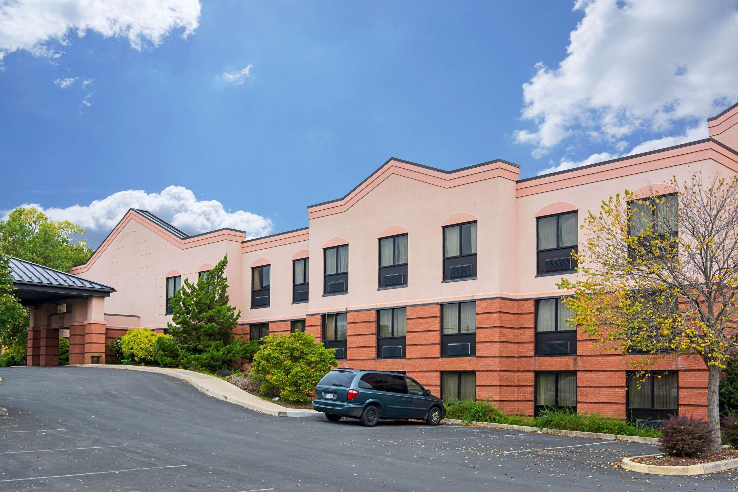 Quality Inn & Suites Kearneysville - Martinsburg Exterior photo
