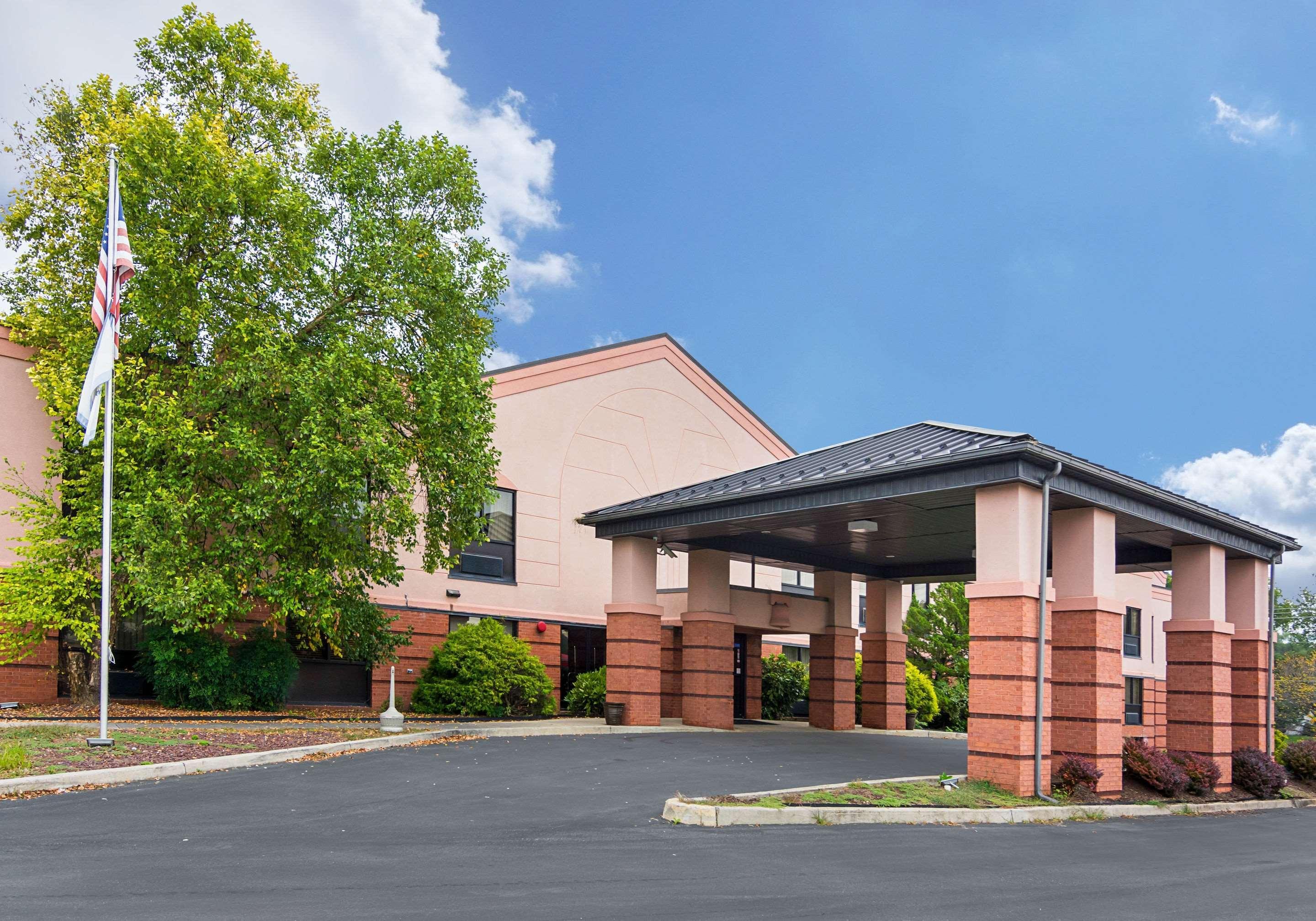 Quality Inn & Suites Kearneysville - Martinsburg Exterior photo