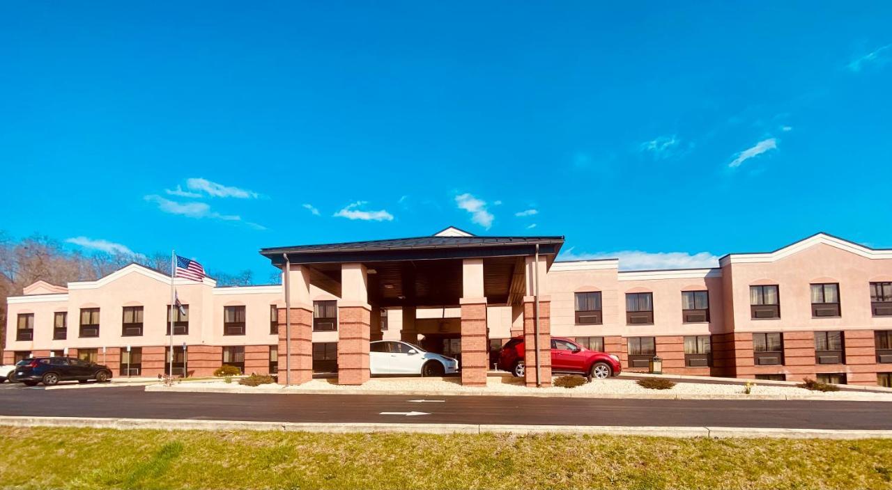 Quality Inn & Suites Kearneysville - Martinsburg Exterior photo